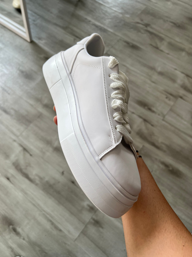 ونس سفید کفه طبی zara